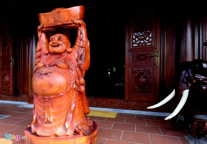 Biệt phủ xây bằng 2.000 m3 gỗ quý của đại gia xứ Nghệ