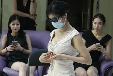 Lý Linh tự hào vì bộ ngực 