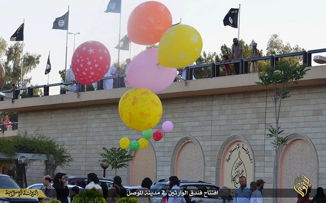 Bên trong khách sạn 5 sao do IS điều hành ảnh 11