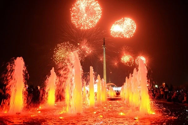 Pháo hoa rực sáng bầu trời Moscow mừng 70 năm Chiến thắng ảnh 10