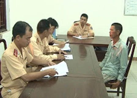 Bắt giữ đối tượng trộm cắp tài sản ven sông ảnh 1