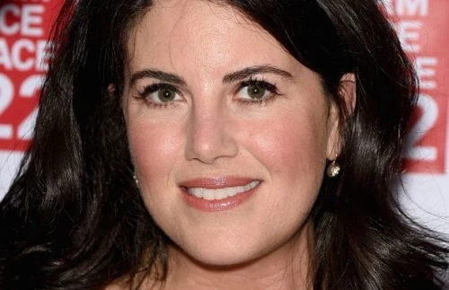 Chiếc váy có 'dấu vết ái tình' của Bill Clinton được rao bán ảnh 1