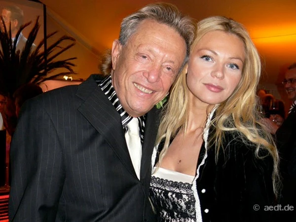 Cụ ông 81 tuổi kiện người tình 19 tuổi vì không chịu 'yêu' ảnh 1