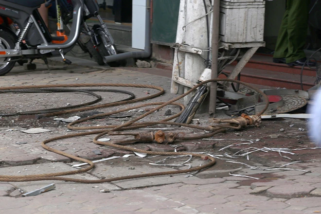 Chùm ảnh: Hiện trường vụ sập cần cẩu tuyến metro Nhổn - Ga Hà Nội ảnh 4