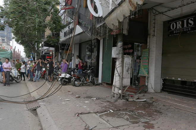 Chùm ảnh: Hiện trường vụ sập cần cẩu tuyến metro Nhổn - Ga Hà Nội ảnh 5