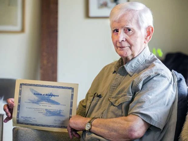 Cụ Anthony Brutto nhận bằng cử nhân ở tuổi 94.