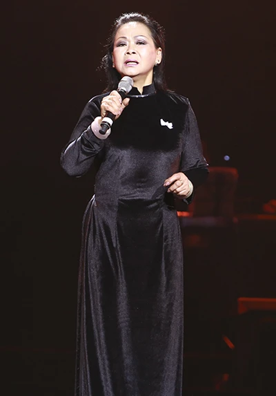 Liveshow Khánh Ly: “Gọi tên bốn mùa” trọn vẹn với khán giả ảnh 2