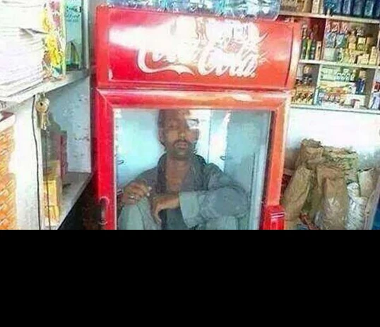 Nghìn lẻ một kiểu chống nóng hài hước trên khắp thế giới ảnh 2