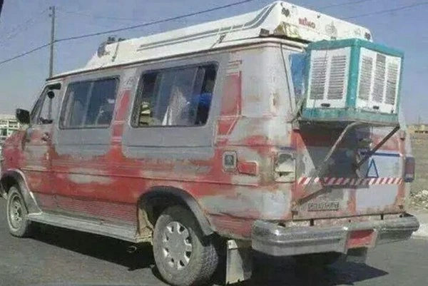 Nghìn lẻ một kiểu chống nóng hài hước trên khắp thế giới ảnh 6