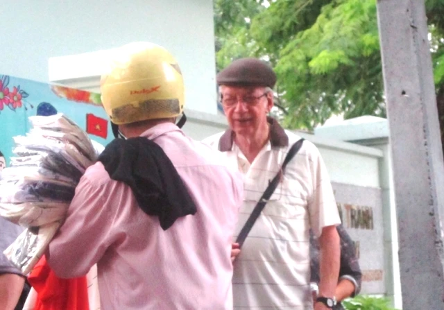 Chèo kéo du khách ở Bảo tàng Chứng tích chiến tranh ảnh 2