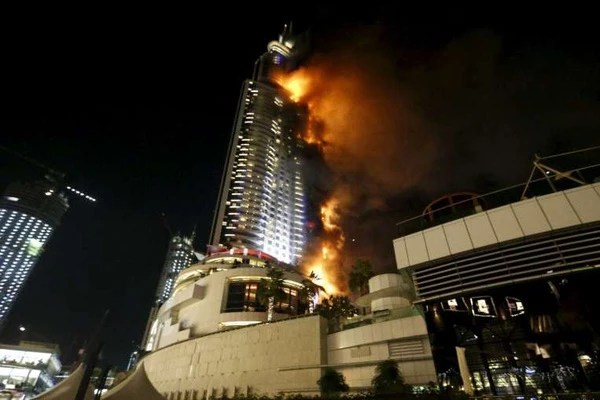 Siêu khách sạn Dubai chìm trong biển lửa đêm giao thừa ảnh 2