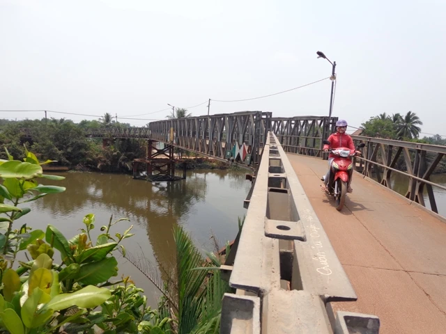 Thót tim qua những cây cầu chờ sập ở TP.HCM ảnh 10