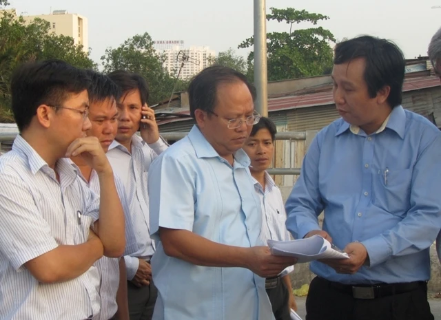 Thót tim qua những cây cầu chờ sập ở TP.HCM ảnh 7