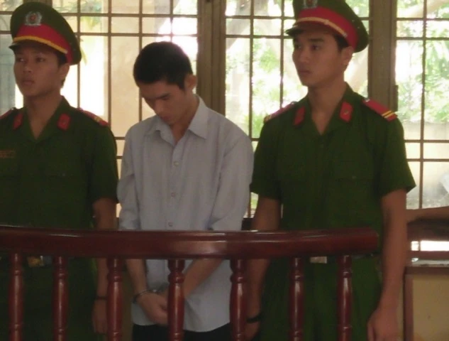 Con trai đâm chết người tình của mẹ ảnh 1