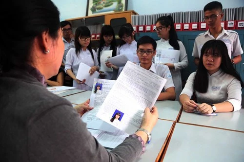 Kết thúc nộp hồ sơ thi THPT quốc gia: 3 môn học 'lên ngôi' ảnh 1