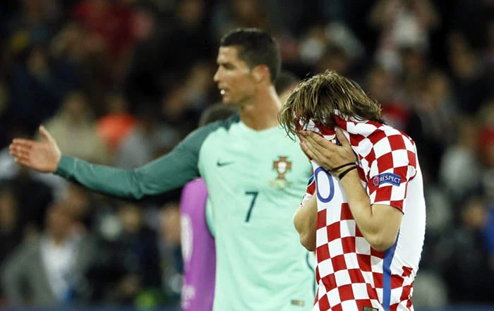 Luka Modric khóc nức nở, Ronaldo, Pepe chạy đến an ủi ảnh 3