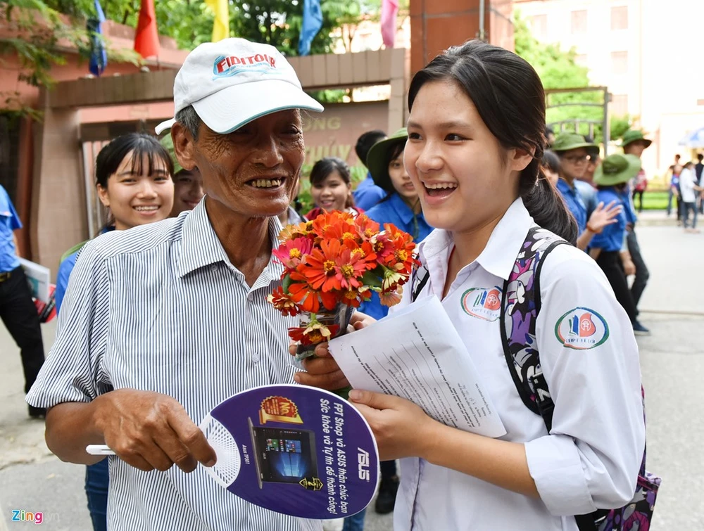 Chuyện 'vui - độc - lạ' trong ngày thi THTP quốc gia 2016 ảnh 2