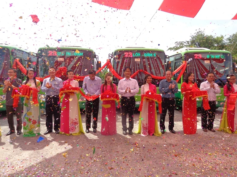 Xe buýt chuẩn đã về 18 thôn vườn trầu ảnh 1 Xe buýt chuẩn đã về 18 thôn vườn trầu ảnh 1