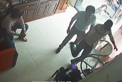 Xác định được 2 nghi can trong vụ xông vào nhà đánh người ảnh 1