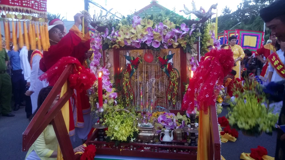 Phục dựng lễ rước tượng Bà Chúa Xứ núi Sam ảnh 9