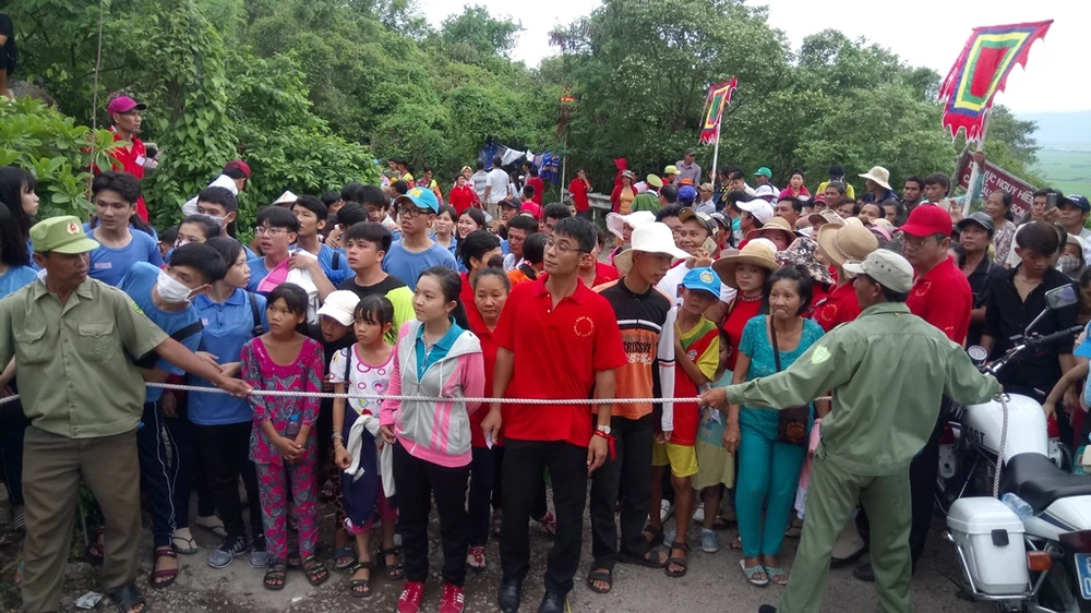 Phục dựng lễ rước tượng Bà Chúa Xứ núi Sam ảnh 10