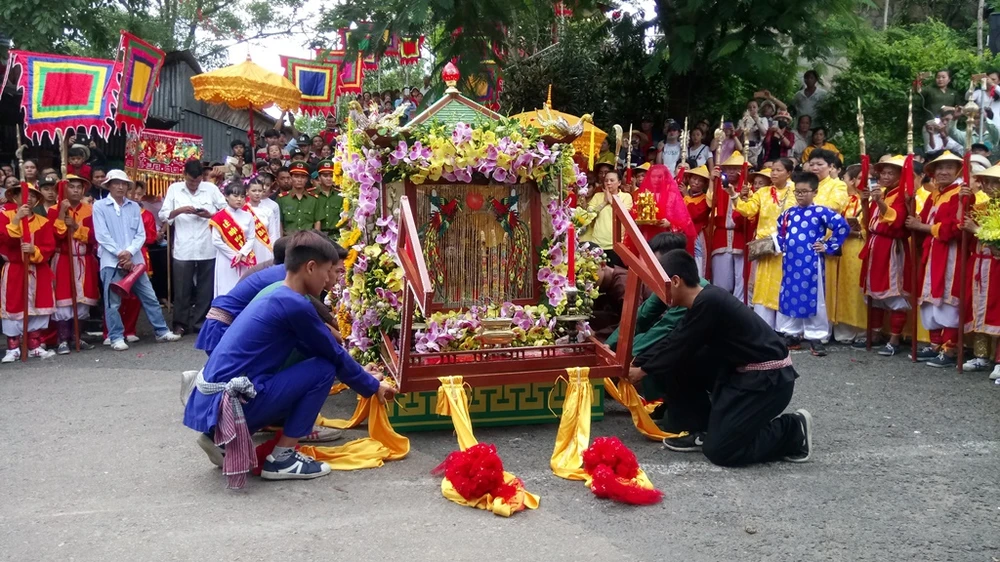 Phục dựng lễ rước tượng Bà Chúa Xứ núi Sam ảnh 8