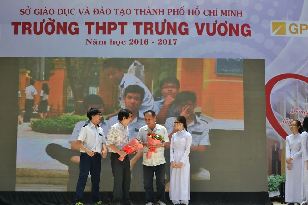 Nữ sinh Trưng Vương rạng ngời trong lễ tri ân ảnh 9