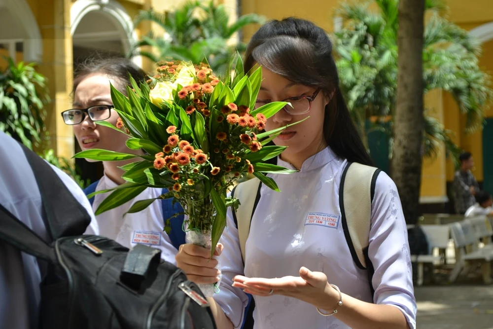 Nữ sinh Trưng Vương rạng ngời trong lễ tri ân ảnh 4