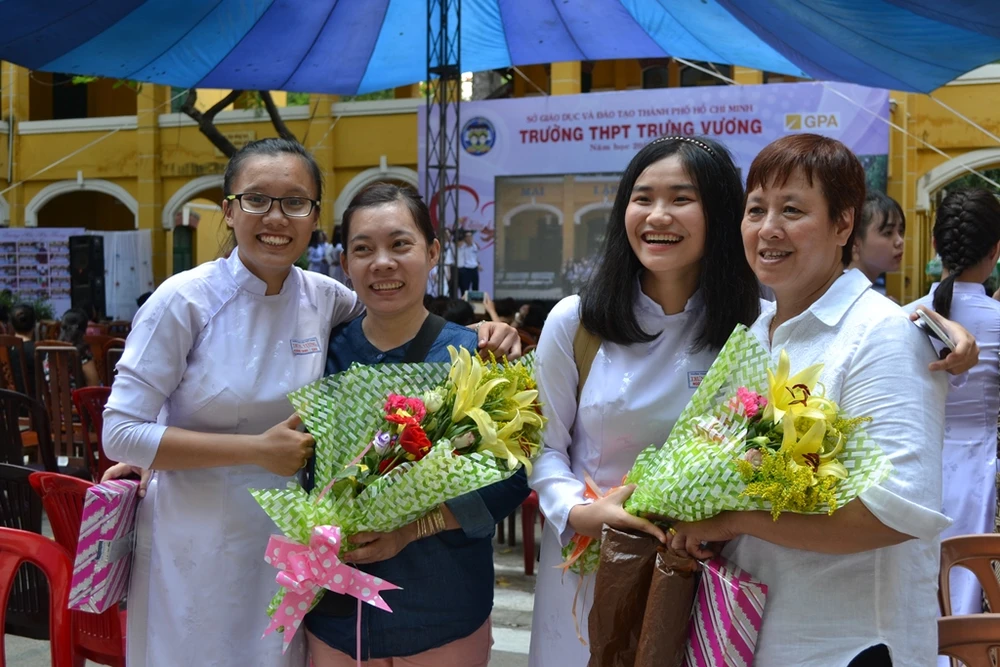 Nữ sinh Trưng Vương rạng ngời trong lễ tri ân ảnh 6