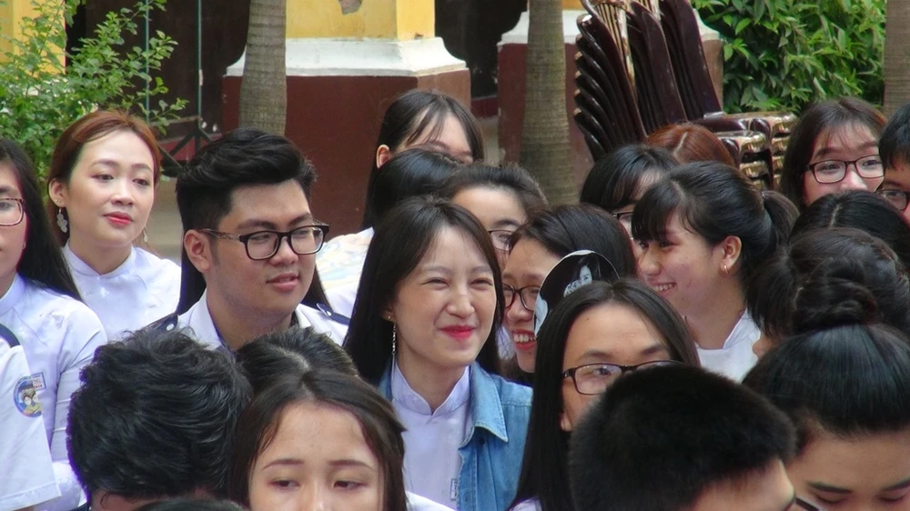 Nữ sinh Trưng Vương rạng ngời trong lễ tri ân ảnh 8