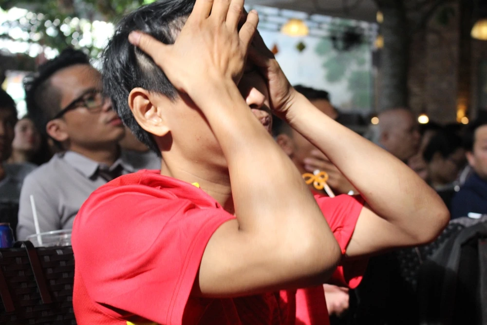 Cổ động viên bật khóc trước trận thua của U20 Việt Nam ảnh 9