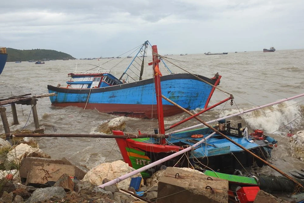 Bão gây thiệt hại khủng khiếp các tỉnh Bắc Trung bộ ảnh 1