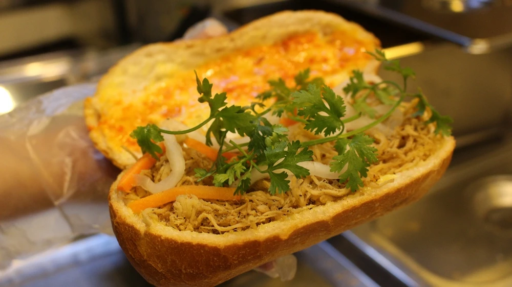 Những quán bánh mì vừa ngon, vừa lạ ở TP.HCM ảnh 10