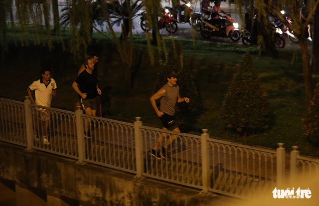 Thủ tướng Canada chạy bộ ở bờ kè kênh Nhiêu Lộc ảnh 3