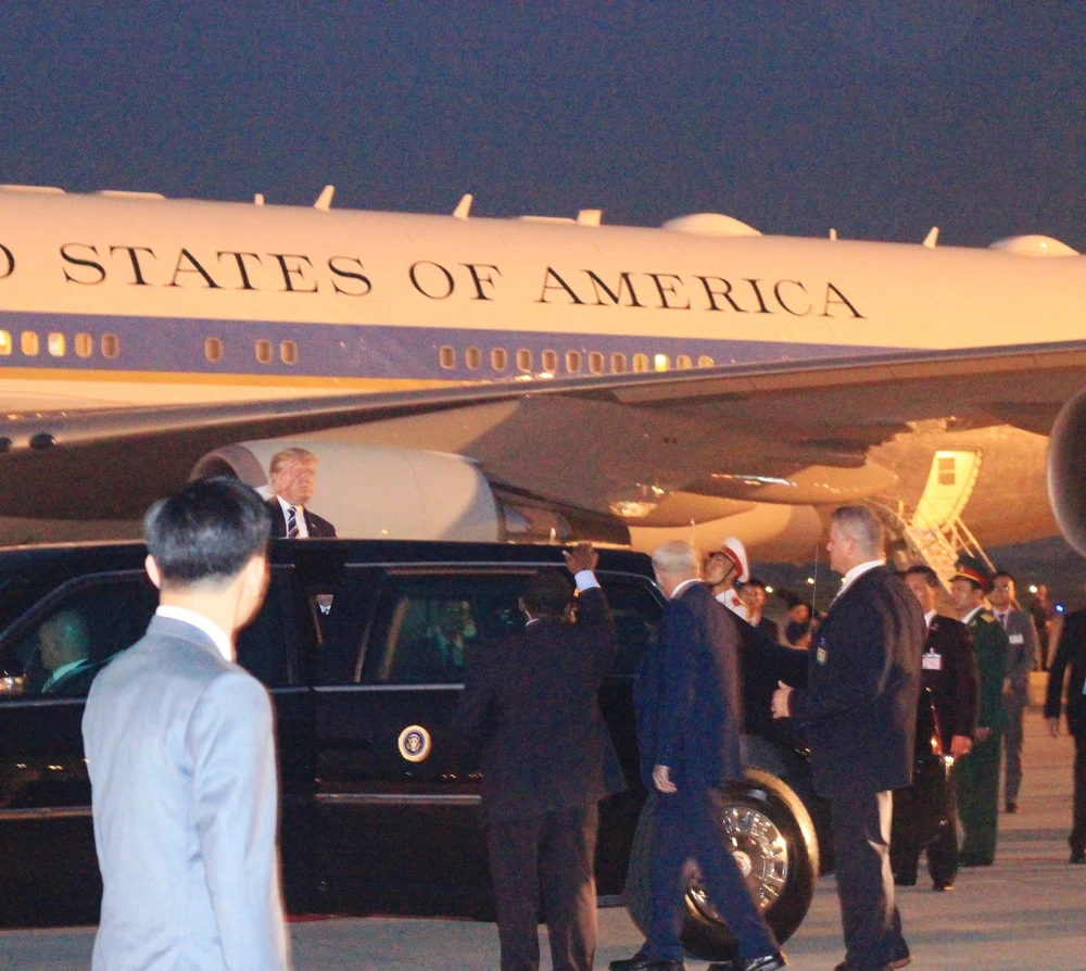 Chùm ảnh Tổng thống Donald Trump tới Hà Nội ảnh 6