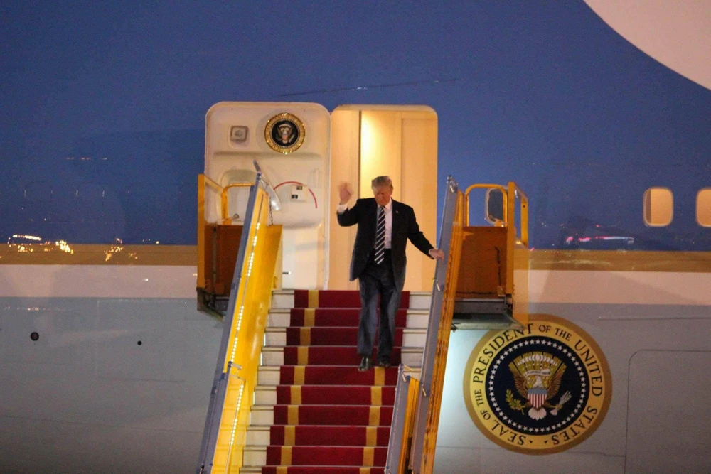 Chùm ảnh Tổng thống Donald Trump tới Hà Nội ảnh 4