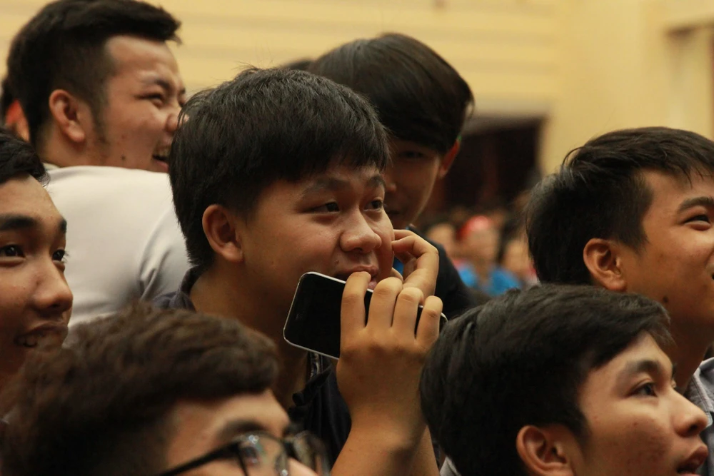 Hàng ngàn CĐV 'tiếp sức' cho đội tuyển U23-Việt Nam ảnh 12