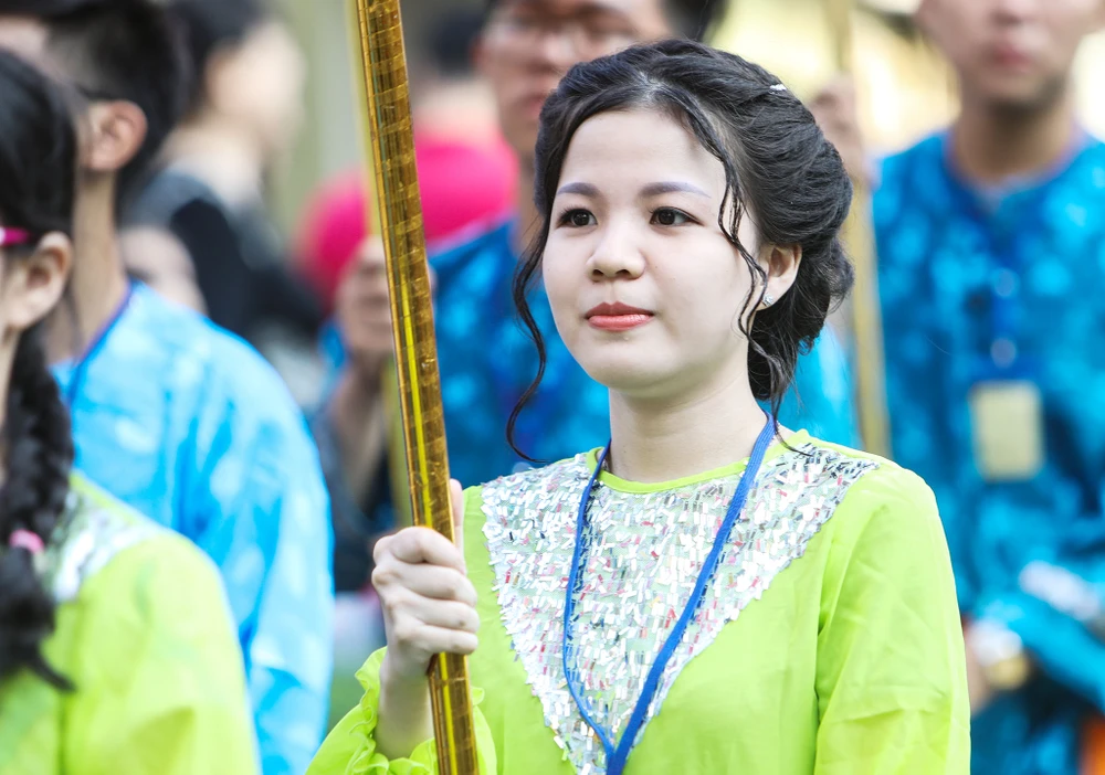 Phố người Hoa đông nghịt người trong Tết nguyên tiêu ảnh 12