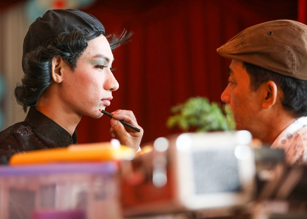 Phố người Hoa đông nghịt người trong Tết nguyên tiêu ảnh 18