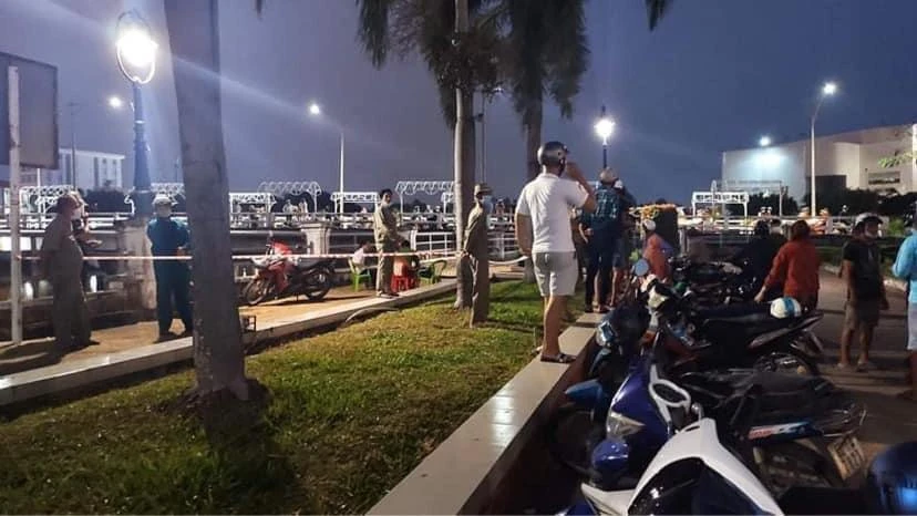 Công an Thành phố Tân An đang điều tra khám nghiệm hiện trường Công an Thành phố Tân An đang điều tra khám nghiệm hiện trường