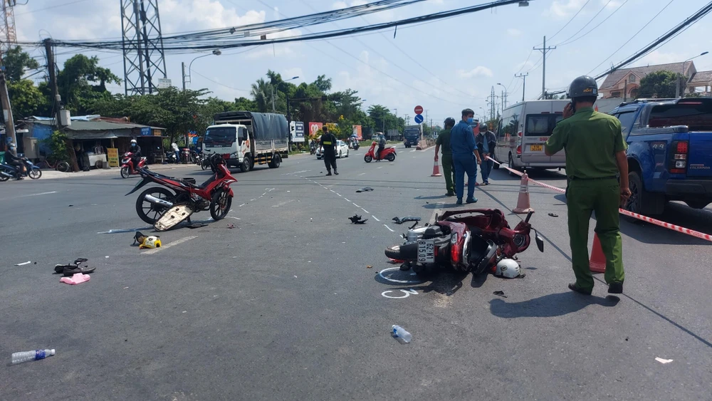 Hiện trường vụ tai nạn đang được lực lượng chức năng điều tra làm rõ