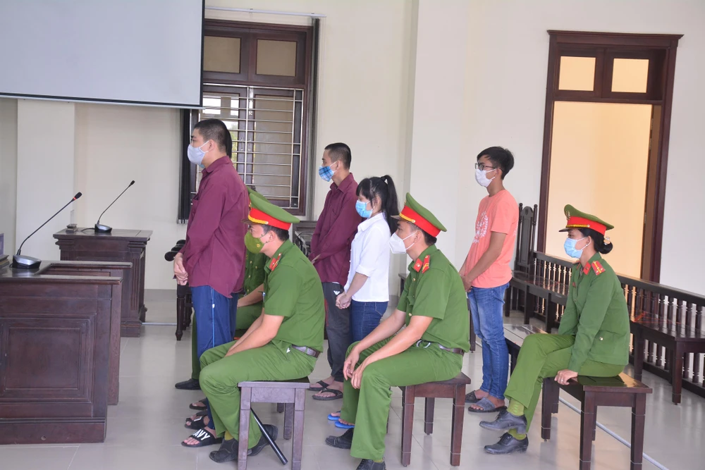 Sáu bị cáo lãnh tổng cộng 54 năm tù