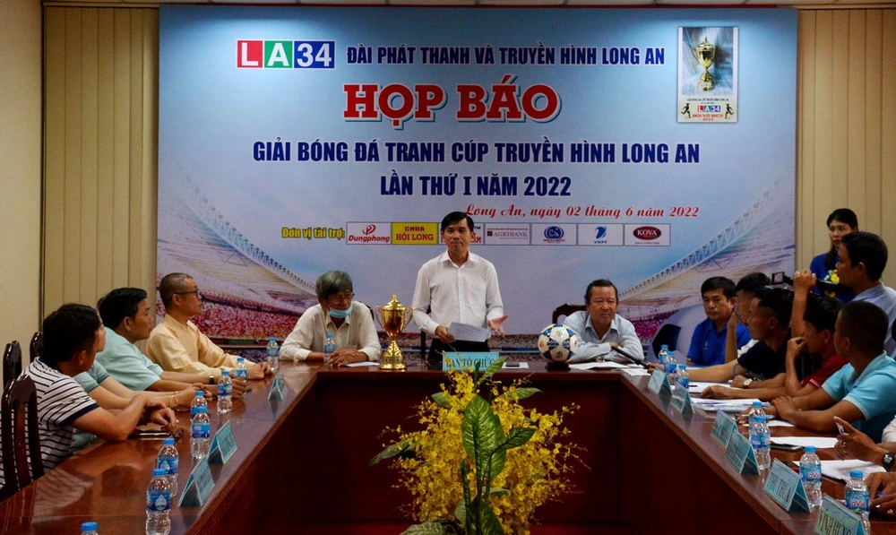 Ban Tổ chức họp báo công bố giải bóng đá Cúp Truyền hình Long An LA34 lần thứ I