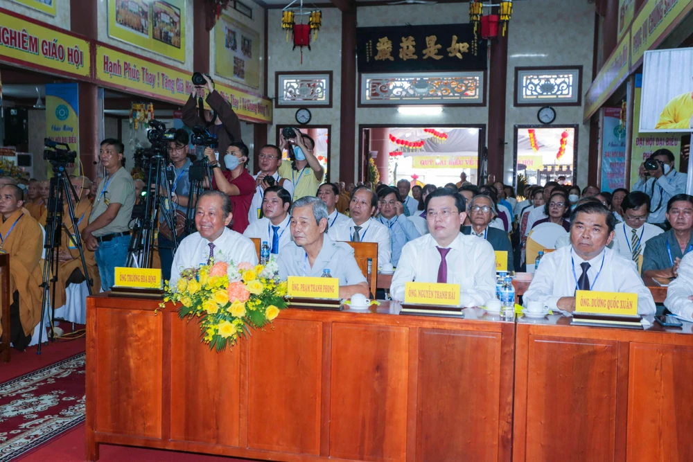 Nguyên Phó Thủ tướng Thường trực Chính phủ - Trương Hòa Bình và lãnh đạo tỉnh ủy Long An cùng các đại biểu tham dự Đại hội