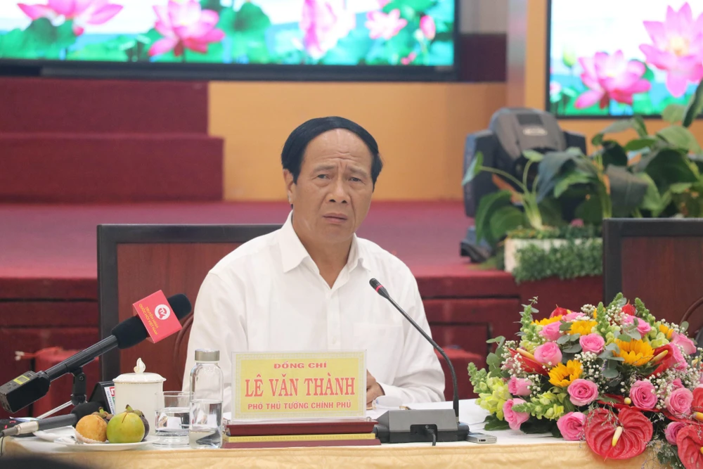 Phó Thủ tướng Lê Văn Thành phát biểu chỉ đạo tại buổi làm việc.