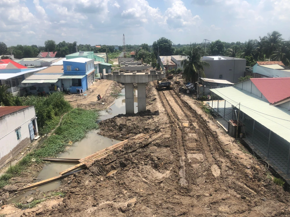 Cầu Tân Bửu do vướng mắc công tác giải phóng mặt bằng phía TP.HCM nên dự kiến cuối năm 2022 công trình sẽ hoàn thành đưa vào sử dụng