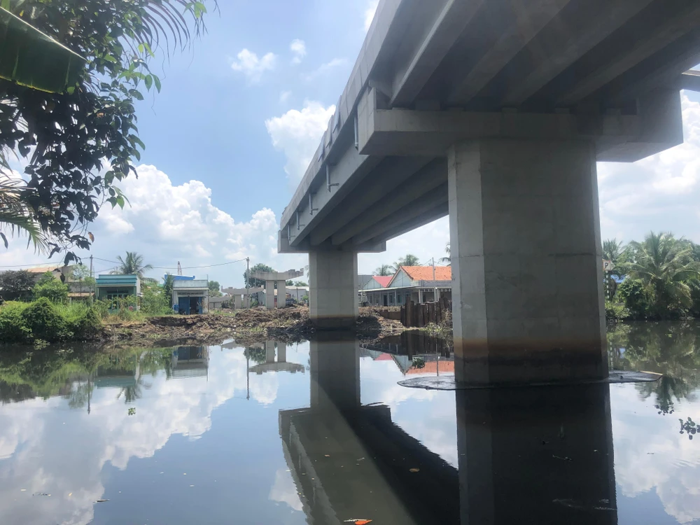 Người dân nơi đây rất mong cây cầu Tân Bửu nhanh chóng được hoàn thành