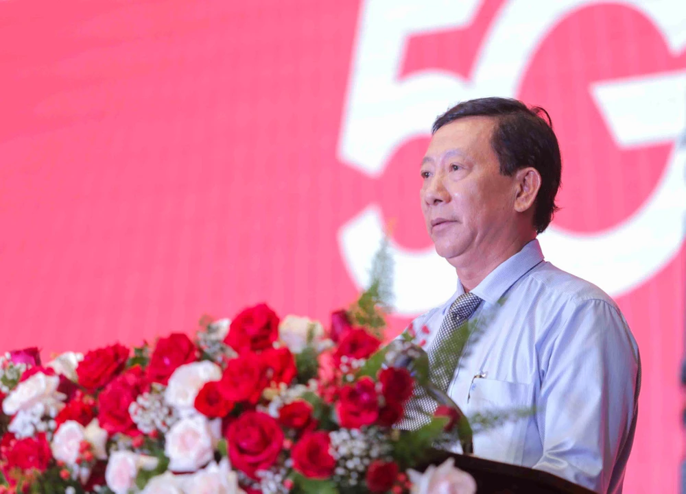 Ông Nguyễn Bá Luân – Giám đốc Sở TT&amp;TT tỉnh Long An phát biểu tại lễ khai trương