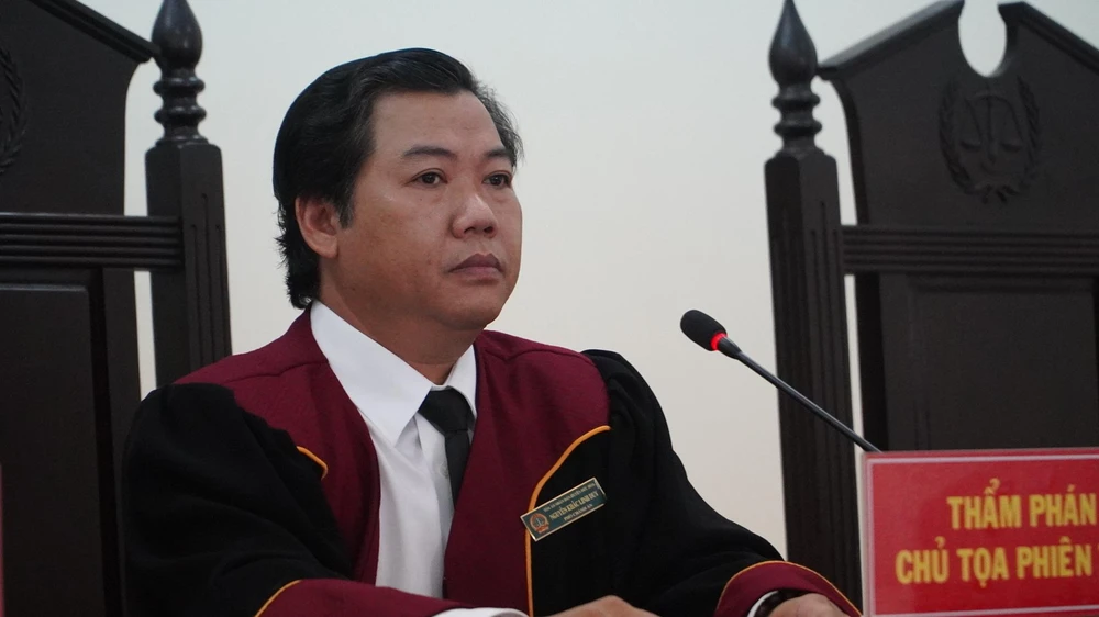 Chủ tọa phiên tòa - Nguyễn Khắc Linh Duy thông qua thủ tục phiên tòa