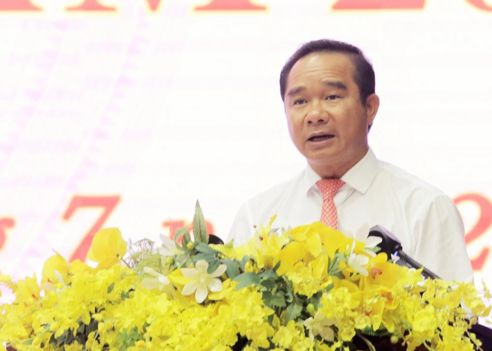 Chủ tịch HĐND tỉnh Long An Nguyễn Văn Được phát biểu khai mạc kỳ họp.